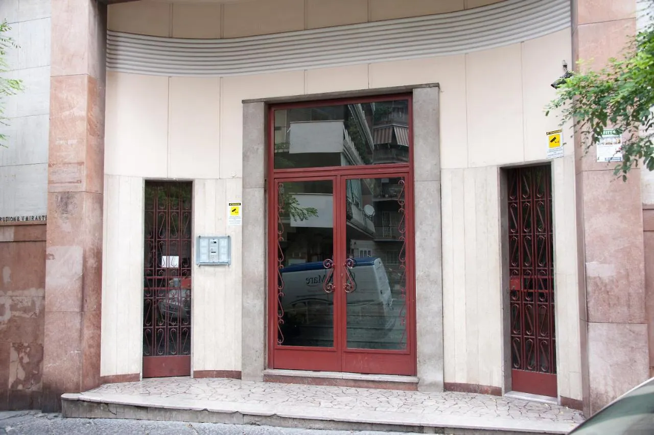 Michelangelo 80 Apartment ナポリ