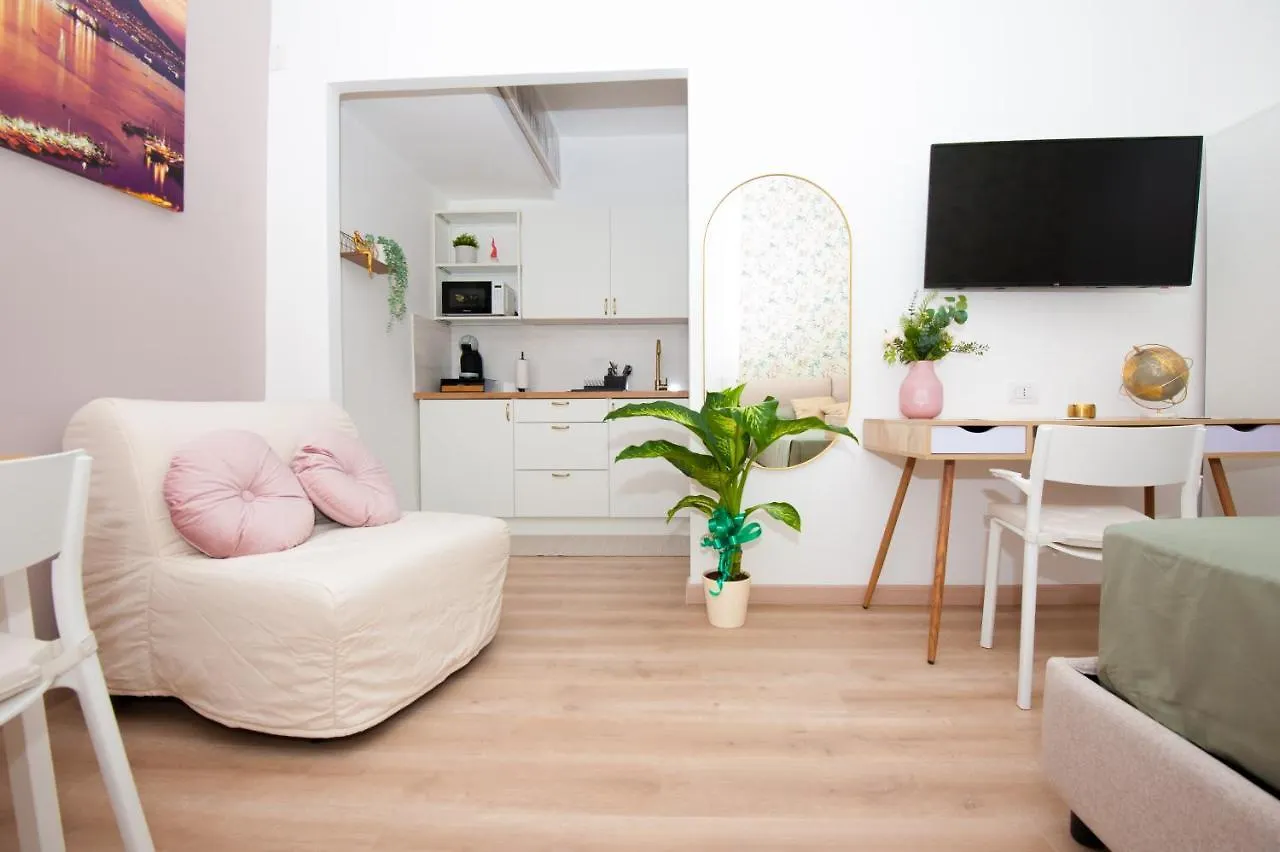 Michelangelo 80 Apartment ナポリ 0*,  イタリア